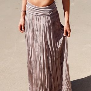 Pleated Maxi Skirt Taupe S-M-L